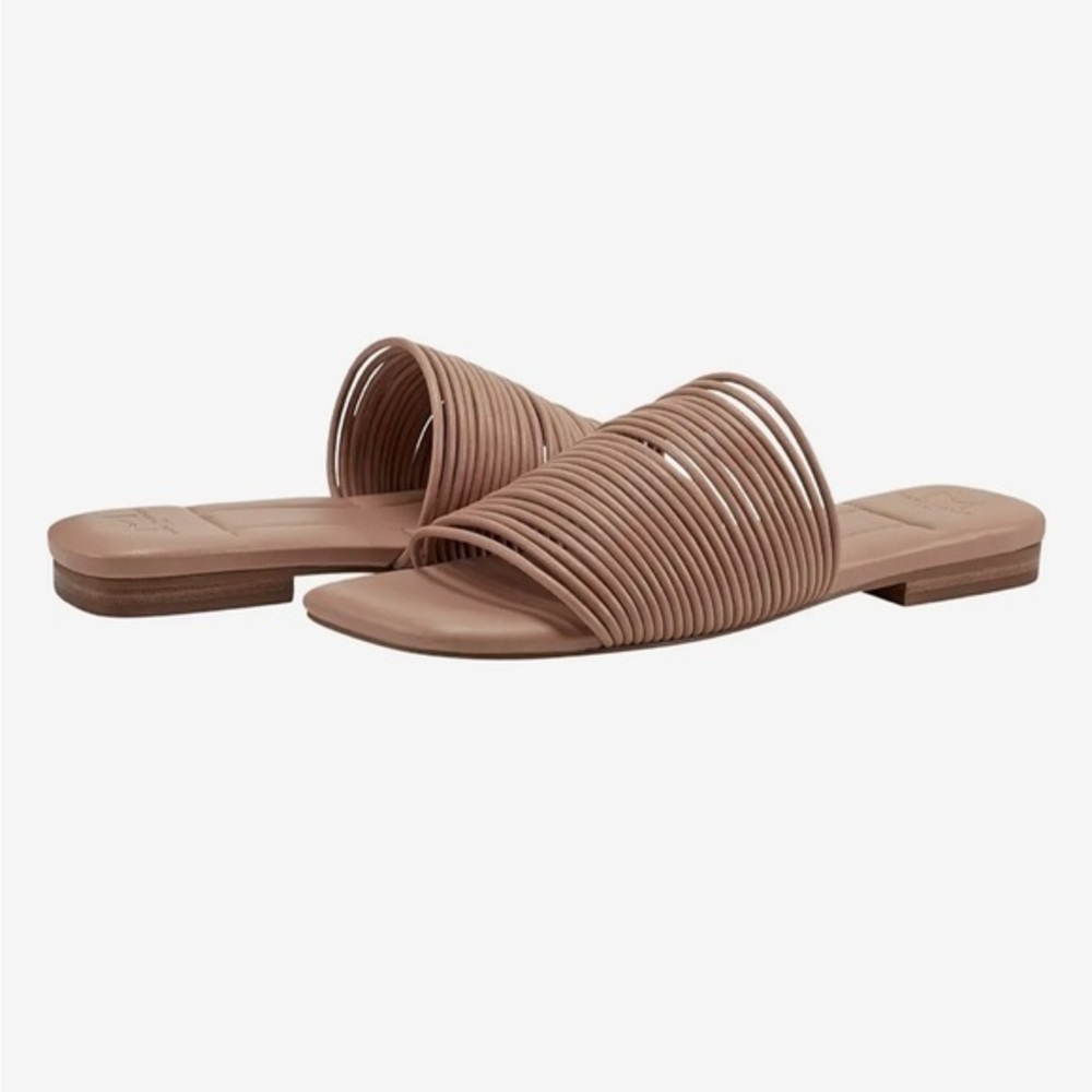 NIB Marc Fisher Maddie Sandal in Medium Natural